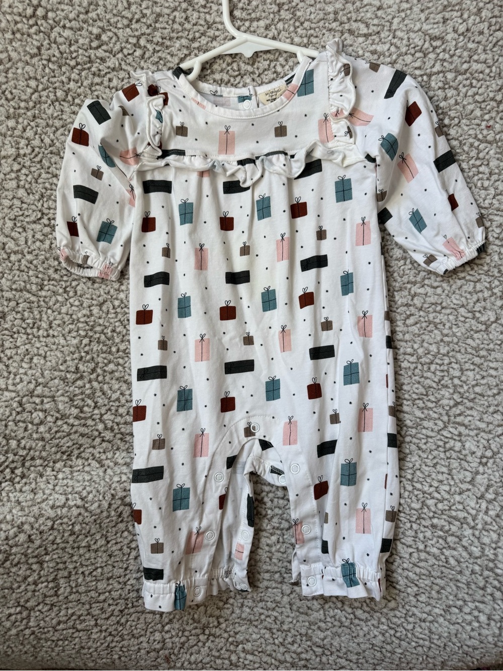 Viverano Baby Girls 6-12 months White One-Piece Romper with Gift Print
